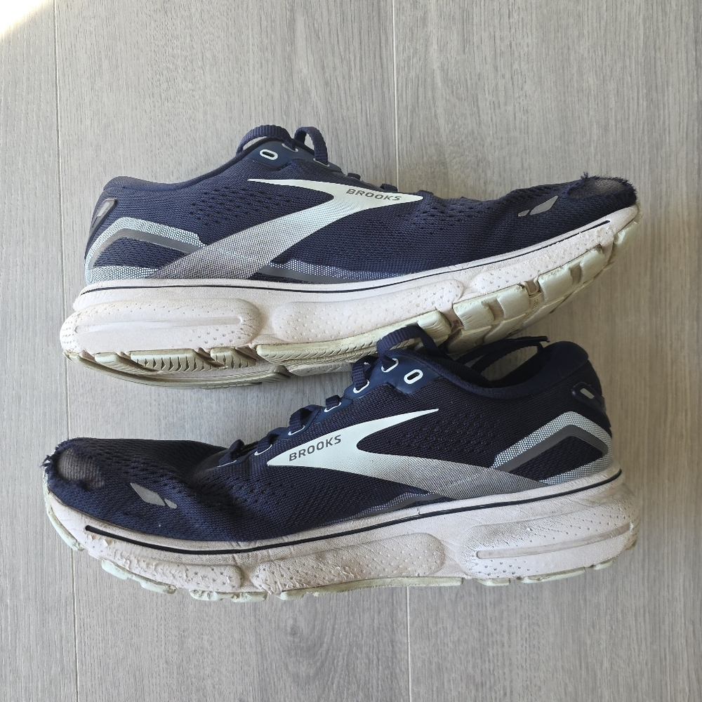 Brooks Navy Ghosts Running Shoes - Picture 9 of 9